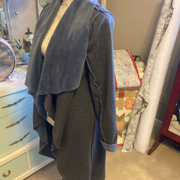 Heather gray and blue fleece coat. Size medium. - Picture 3 of 9